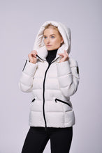 EIRA | WHITE & BLACK